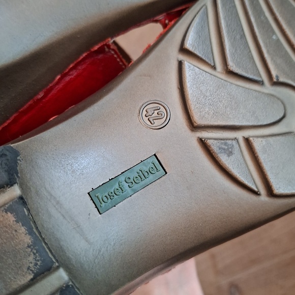 Josef Seibel Red Leather Slingback Sandals with Decorative Button (EU 42/US 11) - Picture 8 of 9